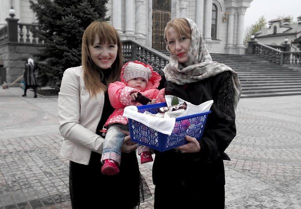 Natalia con su hija Christina y nieta Kira, fallecidas en Gorlovka a causa de los bombardeos