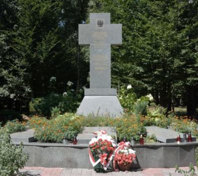 Monumento en memoria a los ciudadanos de origen polaco asesinados en la zona de Ivano-Frankivsk. 